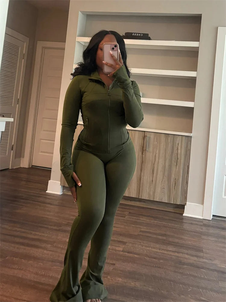 Chic & Sporty Y2K Tracksuit – Zip-Up Crop Top & High-Waist Joggers Set
